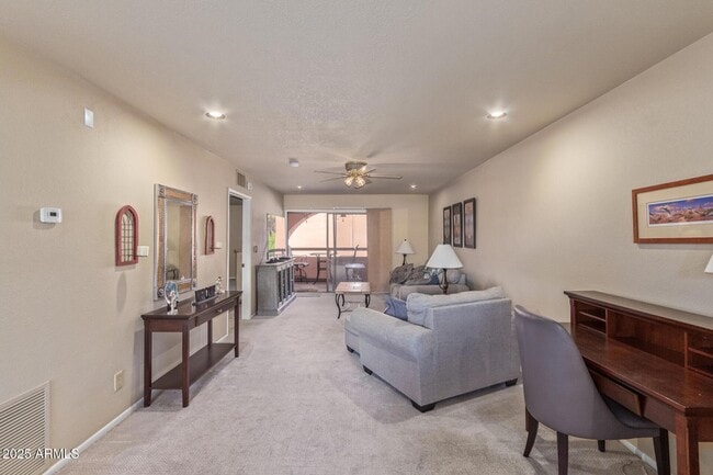 Photo - 4303 E Cactus Rd Unidad 202