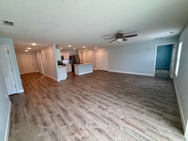 Photo - 692 SW Hamberland Ave