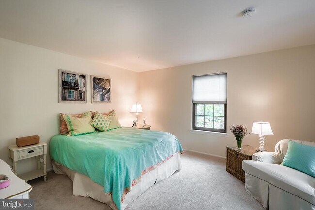 255 Lowrys Ln