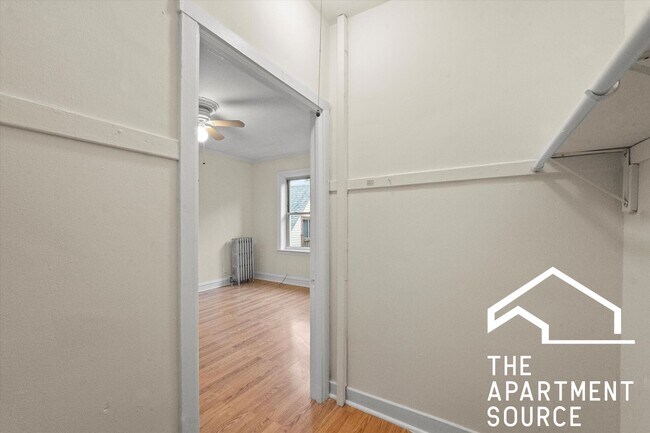 Photo - 2530 N Sawyer Ave Unidad 207