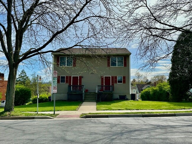 Building Photo - 830 S Pugh St Unit Apt 2