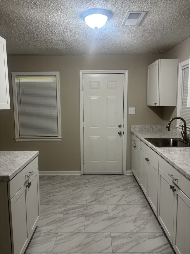 Photo - 4746 Hodge Rd
