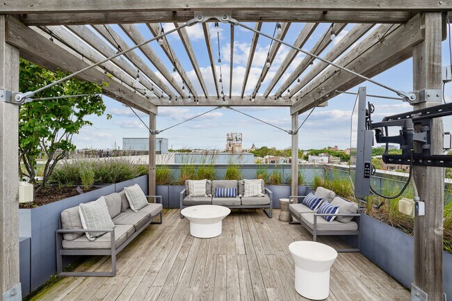 Photo - Luxe on Chicago