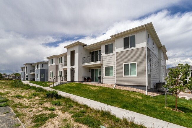 Building Photo - Luxury Condo Living with Mountain Views in the Heart of Briargate!!