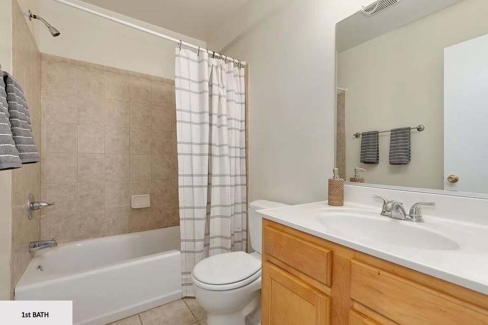 Photo - 74 N Whitney St