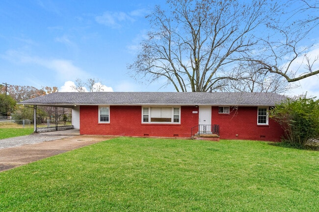 Building Photo - 223 Rebecca Ln