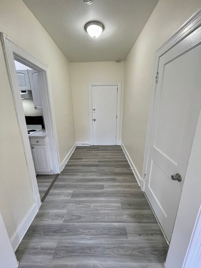 Foyer - 7347 Wisconsin Ave Unidad 303