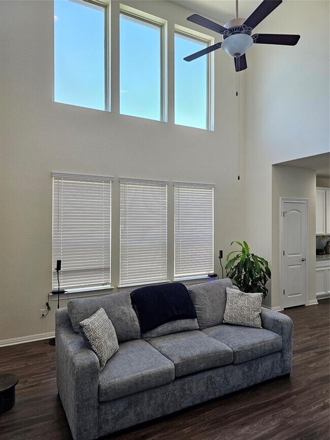 Photo - 15915 Cessida St