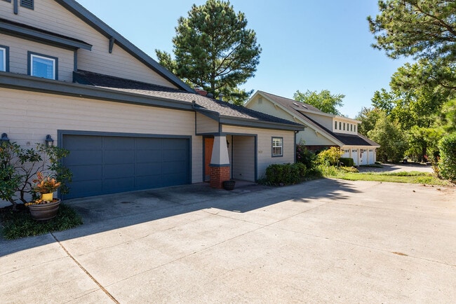 2633 E Joyce Blvd