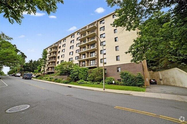 Building Photo - 108 Sagamore Rd Unit 5F Rental