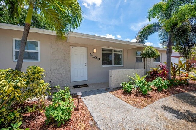 Building Photo - 2100 N Seacrest Blvd
