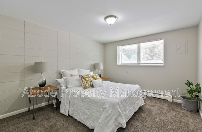 Photo - 456 W 10th St