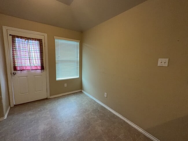 Photo - 811 Lovebug Ln