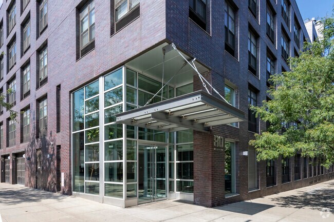 Photo - 80 Metropolitan Ave