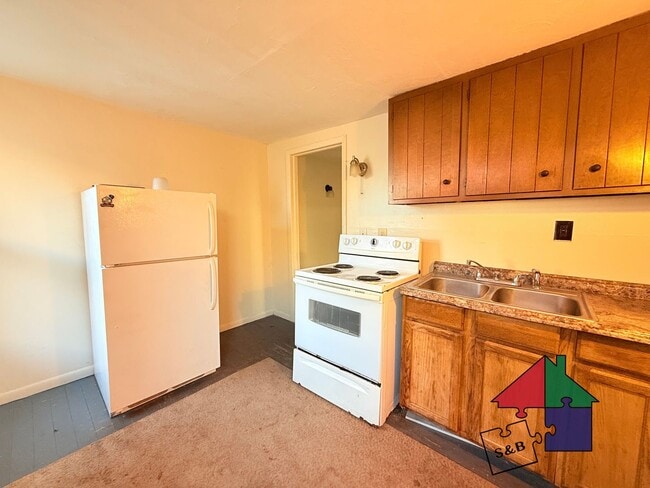 Building Photo - 4 Weaver Ln Unit 2B