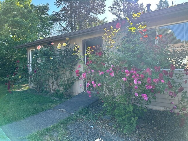 Building Photo - 4273 Campbell Dr SE Unit 4275