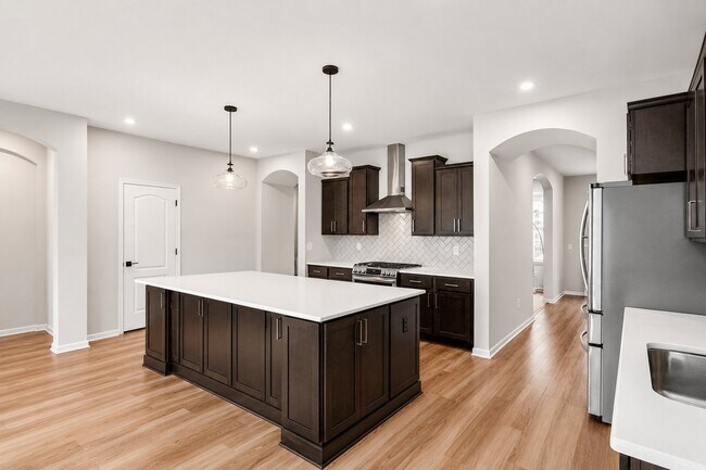 Photo - 807 Littleton Dr