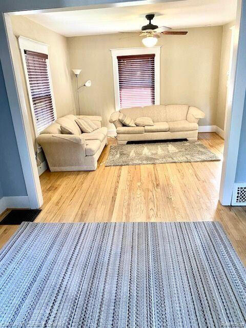 702 S Altadena Ave