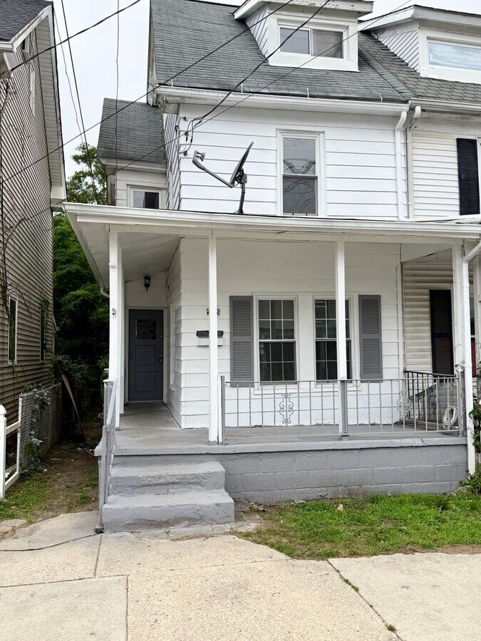 Spacious 4-Bedroom Home with Bonus Features - Spacious 4-Bedroom Home with Bonus Features