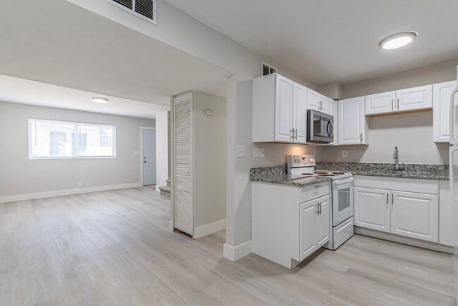 Kitchen - 2959 Forrest Hills Dr SW Unit 014