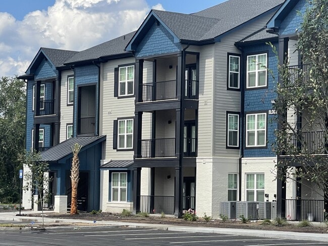 Building Photo - Odyssey at Mallette Gardens Rental