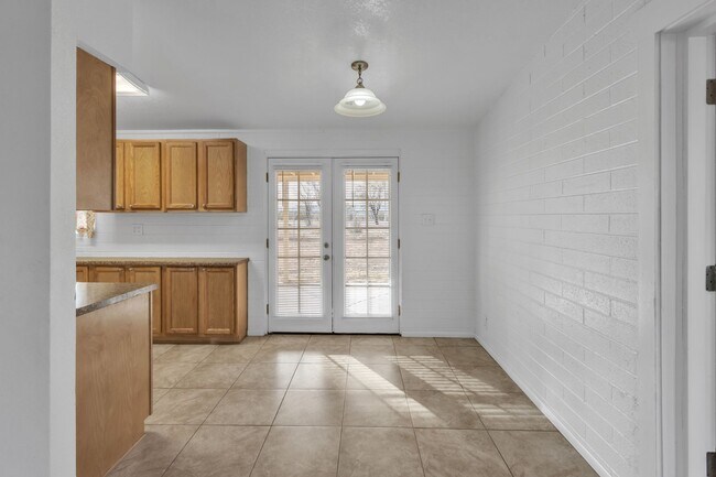 Photo - 216 Whitton St
