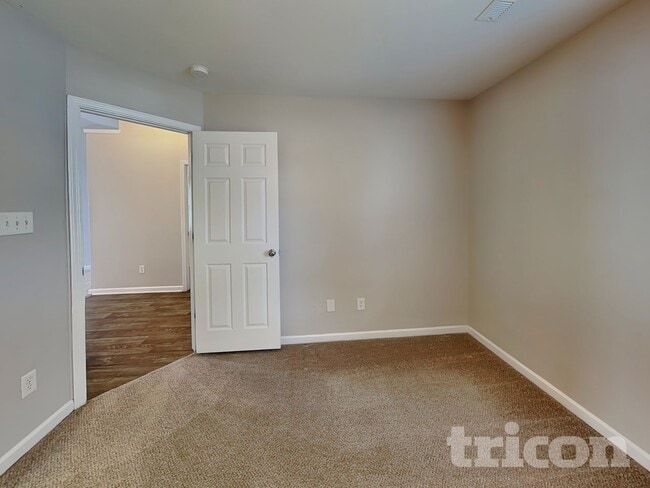 Photo - 4991 Astonshire Ln