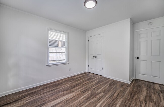 Building Photo - 4903 Quince Rd Rental
