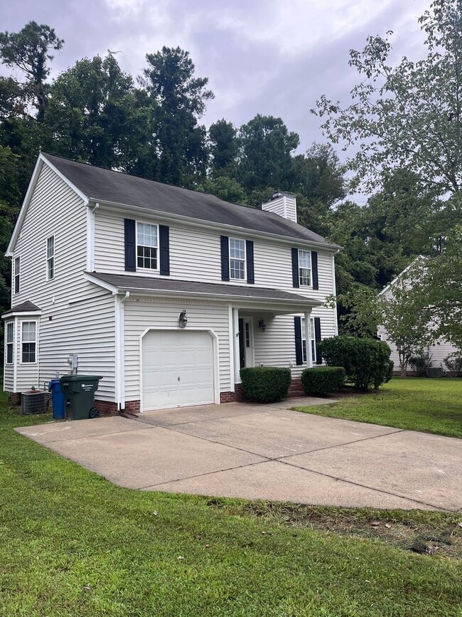 Building Photo - Beautiful Must See 3 Bedroom with Deck and Garage, minutes from Duke!