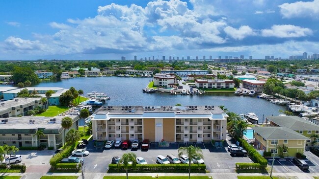 Building Photo - 312 Northlake Dr Unit 104