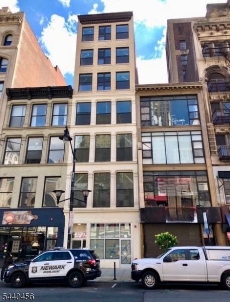 Building Photo - 192 Market St Unit 5A