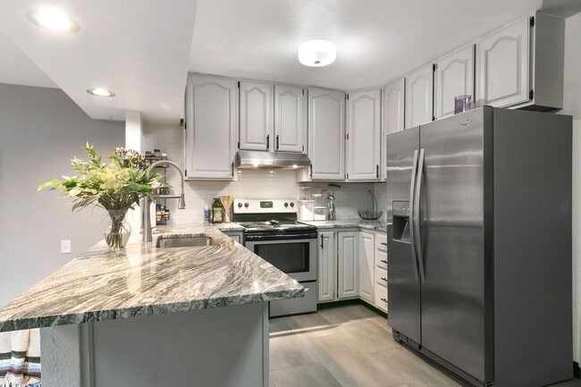 Photo - Charming 3 Bedroom, 2 Bathroom Home in Windsor!