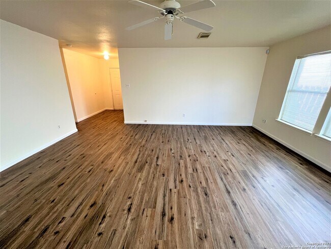 Photo - 8214 Chestnut Manor Dr