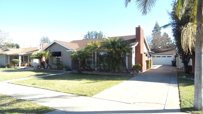 Photo - Old Towne Orange, Hardwood floors, Single Story House 3BR 2BA 2 car garage