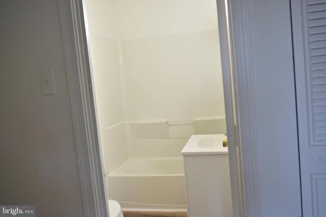 Photo - 103 Hughey Ct