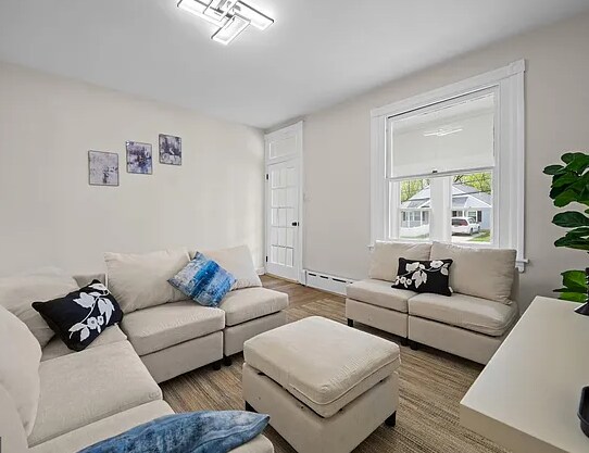 Photo - 7608 Chelwynde Ave