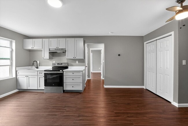 Building Photo - 313 Olympian Dr