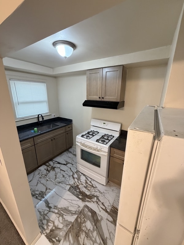 Photo - 9384 Rutherford St