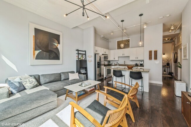 Photo - 740 W Fulton St