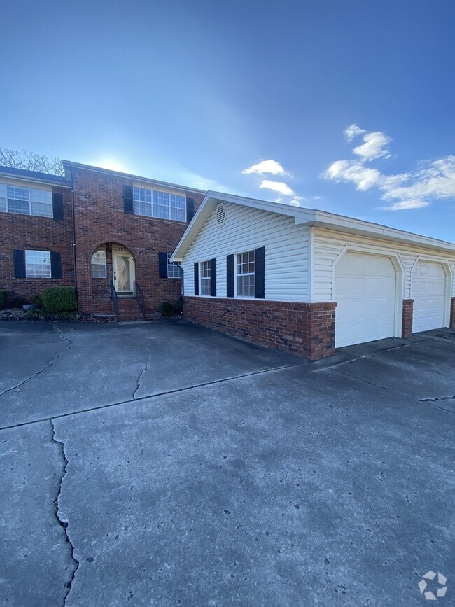 Building Photo - 2600 Brooken Hill Dr Rental