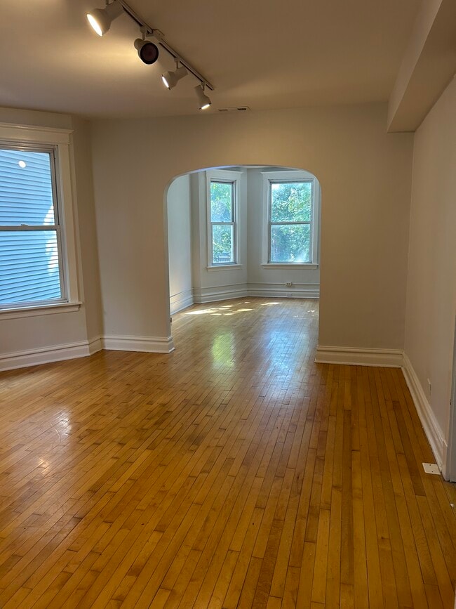 Living Room - 1952 W Henderson St Unit 1