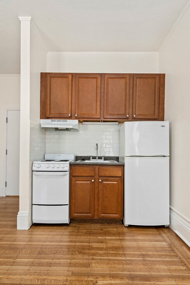 Building Photo - 9 Buswell St Unit 2R