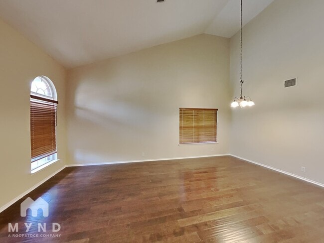 Photo - 8930 Wolff Vista