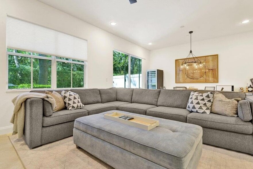 Photo - 124 W Prive Cir