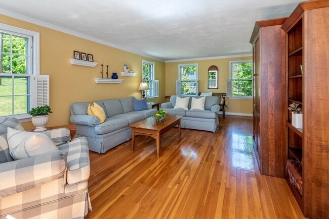 Photo - 18 Townsend Dr