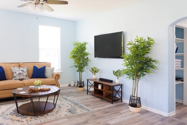 Photo - 5801 Avenue S 1/2