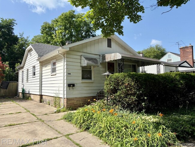 Building Photo - 340 E Maxlow Ave
