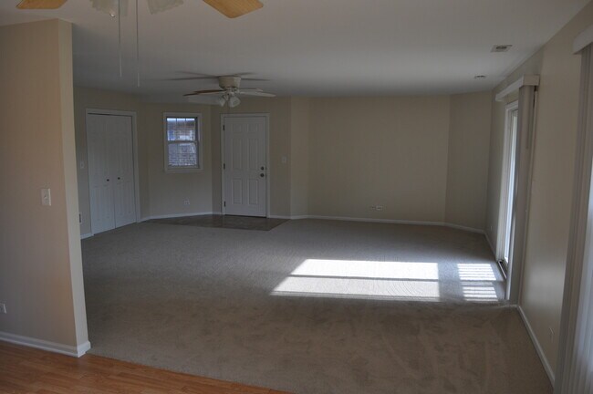 223 S Rush St Unit 2D