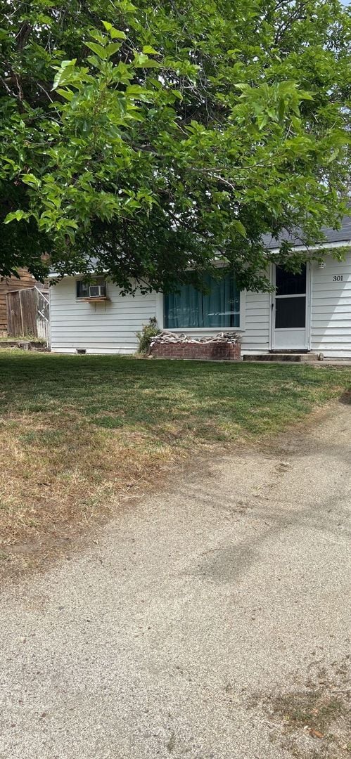 Building Photo - Located by Ashland Hospital, 3bedroom, 1 bathroom home with yard!!