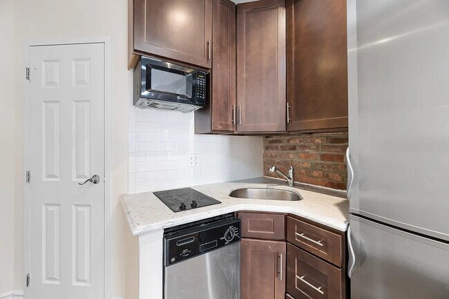 Photo - 316 W 14th St Unidad 16